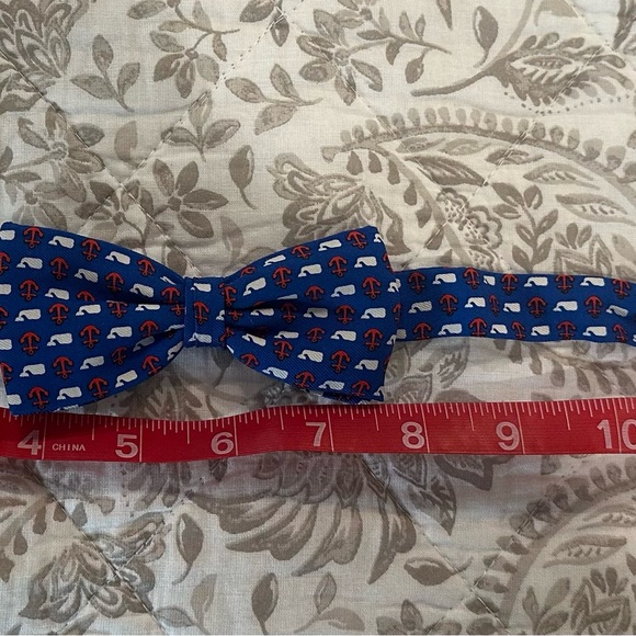 Vineyard Vines Boys Bow tie - Picture 3 of 5